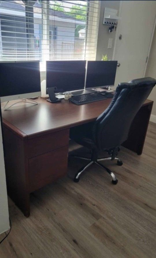 Computer Desk With Chair