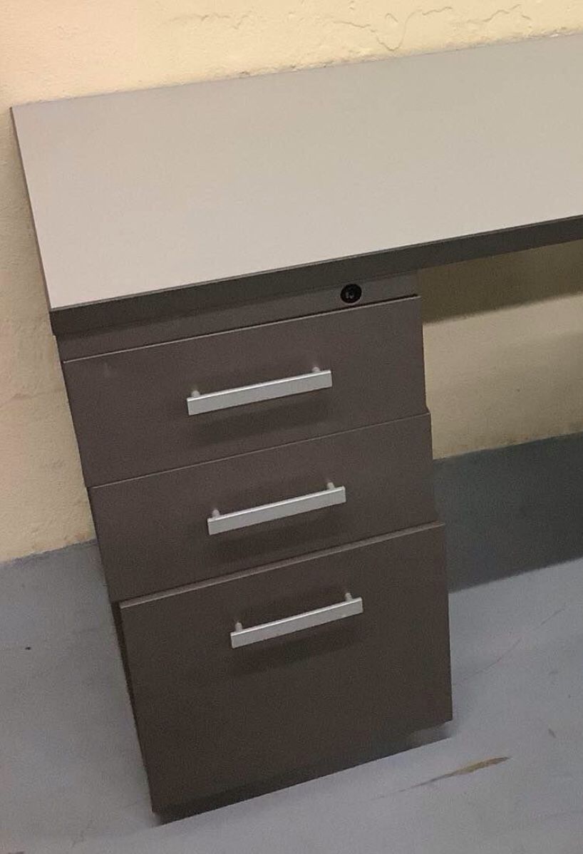 Office Furniture For Sale- Desk Excellent Condition (Tampa)