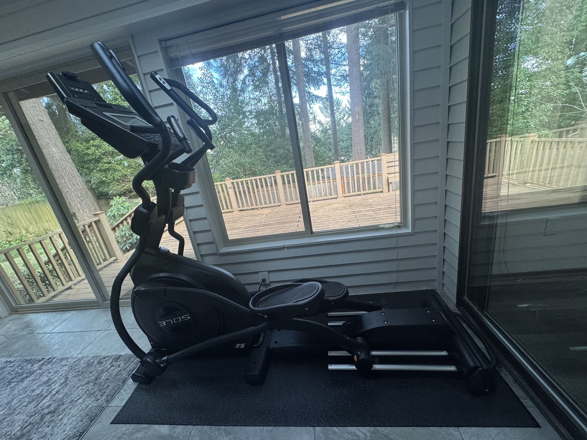 Elliptical (Sole E35) w/ Protective Rubber Mat