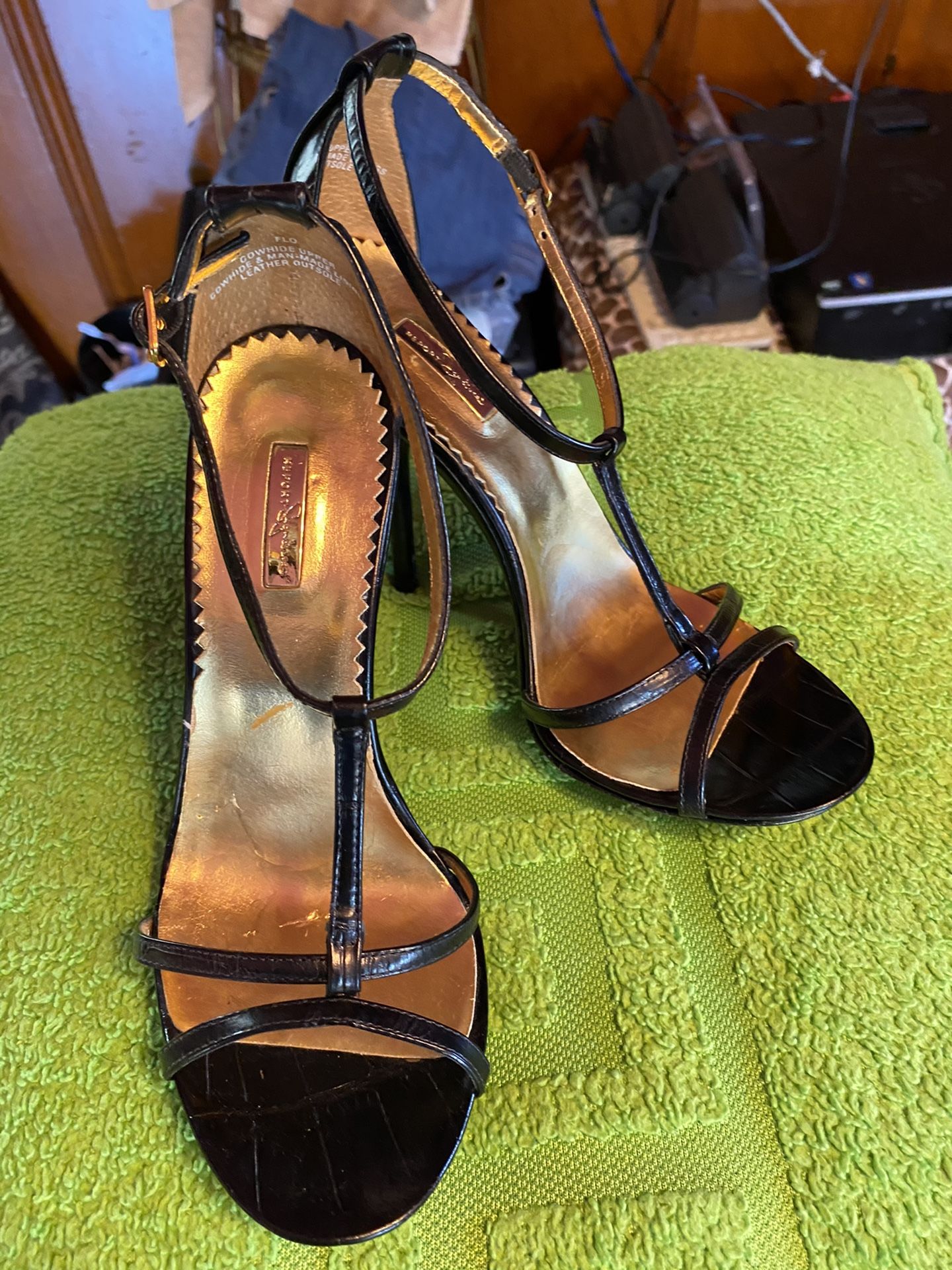 Report signature woman shoes size 6