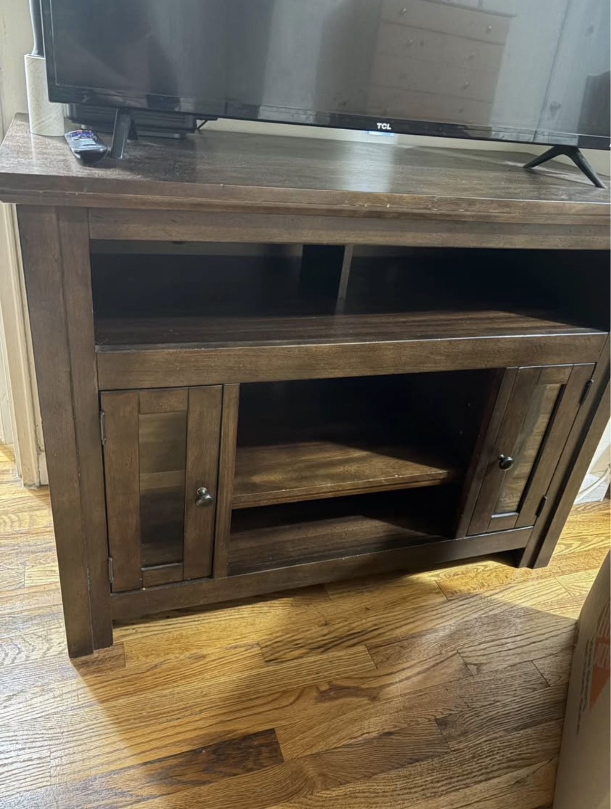 Brown TV stand (Wood)