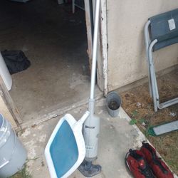 Hand Held Wireless Pool Scrubber And Pool Leaf Net