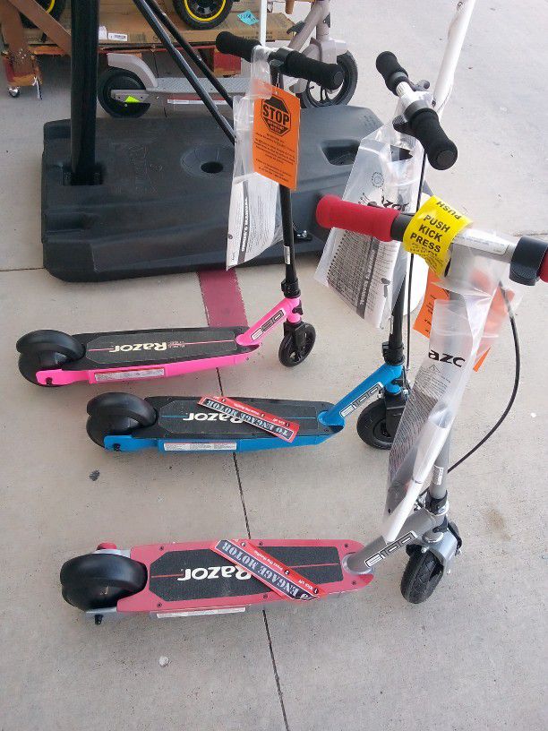 Razor Scooters Electric. Comes With Charger.