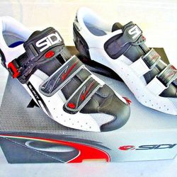 SIDI Cycling Shoes. MENS 46.5 EU, 11.5, 11.75, 12. CARBON FIBER. Road bike shoes. Made in ITALY. Italian Bicycle Clipless