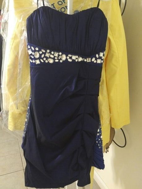 A short prom dress size 11 - small fit