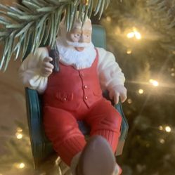 Santa with a coke Christmas ornament Vintage/collectible 1994