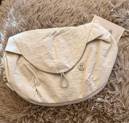 Lululemon Curved Crossbody Bottle Bag(Shipping Only)