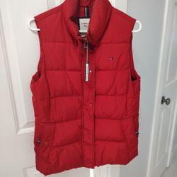 Tommy Hilfiger vest puffer (M) good condition it is not a bright red like the picture shows.