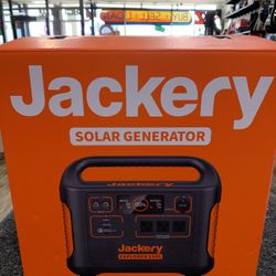 Jackery Explorer 1500 Solar Generator