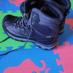 Keen hiking boots size 10 practically new