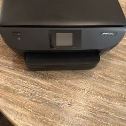 HP Envy 5640 Wireless All-in-One Printer – Like New (Needs Ink)