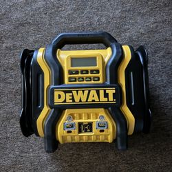 DEWALT DXAEPS14 professional-grade power station and jump starter