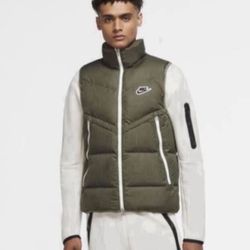 Nike Sportswear Storm-FIT Windrunner Puffer Vest in new condition size Large
