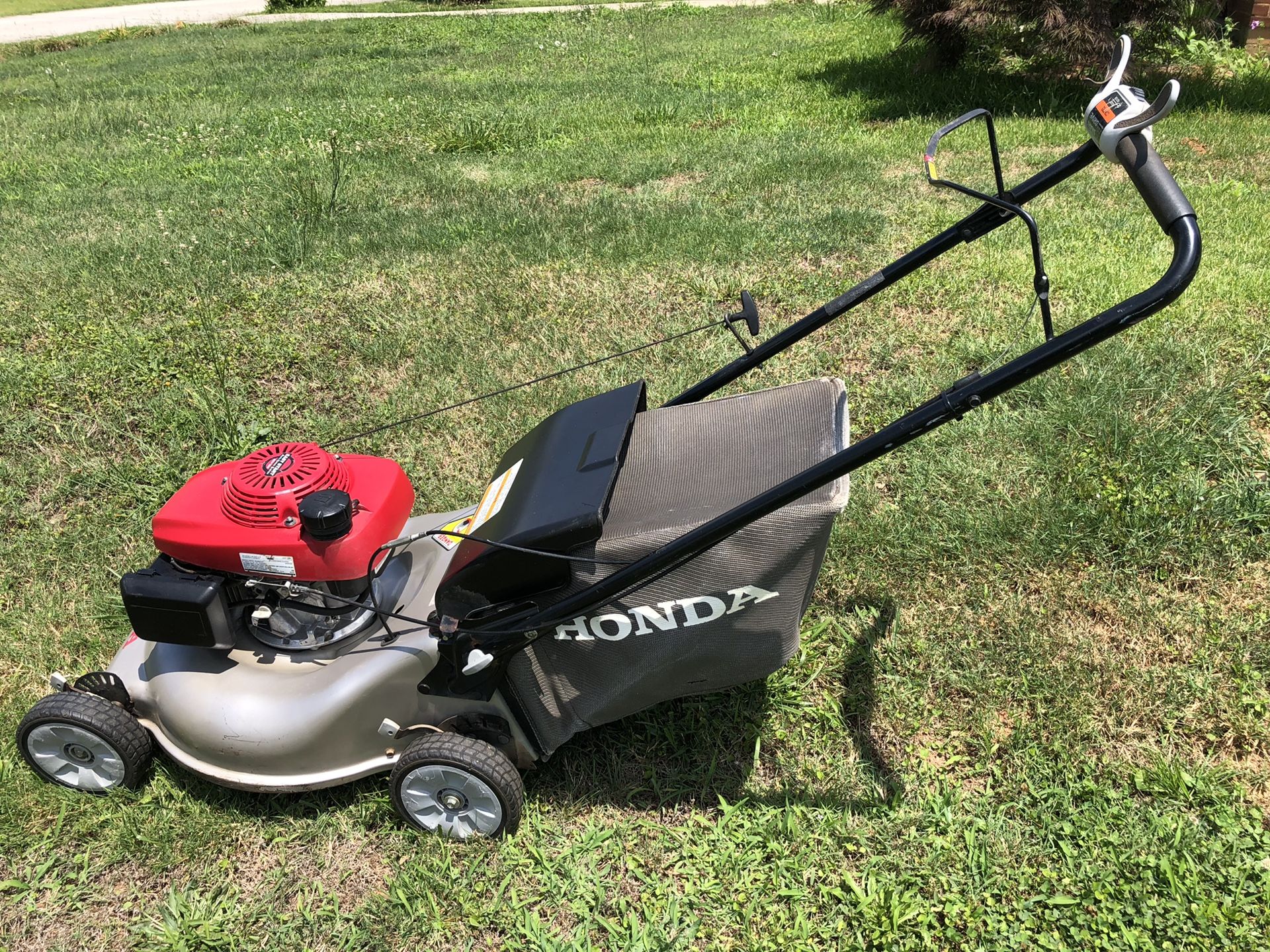 Lawn mower Honda Powerfull HRR2168VKA for Sale in GILLEM ENCLAVE, GA