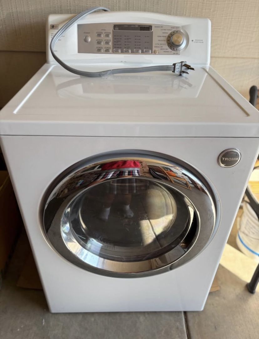LG Ultra Capacity Electric Dryer 