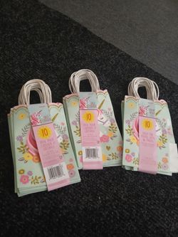 Paper gift bags