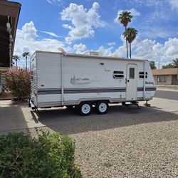 2005 travel trailer Salem lite 23ft sleeps 6 Is Very Clean 