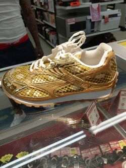 Bottega Veneta size 7