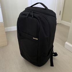 Incase DSLR Pro Pack Camera + Laptop Backpack (black)