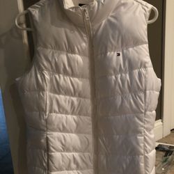 Like new women’s size medium or for young ladies Tommy Hilfiger vest.