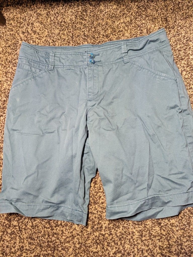 Green lee mid rise fit Bermuda shorts women's 8m