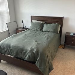 Queen bed set with Queen Mattress