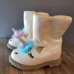 Cat and Jack Young Girl White Unicorn Fashion Boots size 6