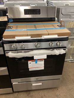 GE 30 in. 5 Burners 5.0 cu.ft. Freestanding Natural Gas Range New Scratch and Dent