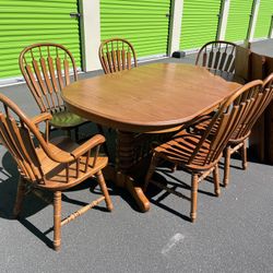 Solid Oak Dinning Table And Chairs 