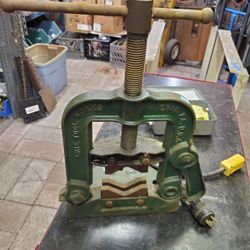 Massive Erie tool works pipe clamp