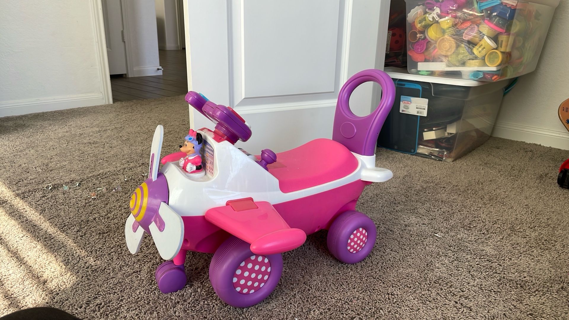 Minnie Mouse Airplane