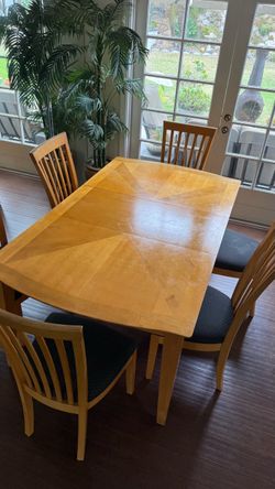 Adjustable Wood Dining Table with 6 Chairs