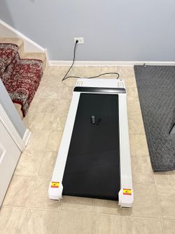 Brand new open-box treadmill. Power button works, but the treadmill and display are not functioning.