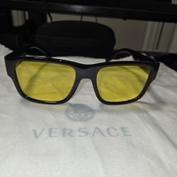Burberry Statement Sunglasses 