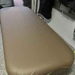 Earthlite Massage/Stretch Table