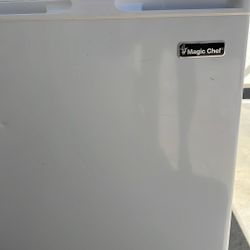 Magic Chef Mini-Freezer