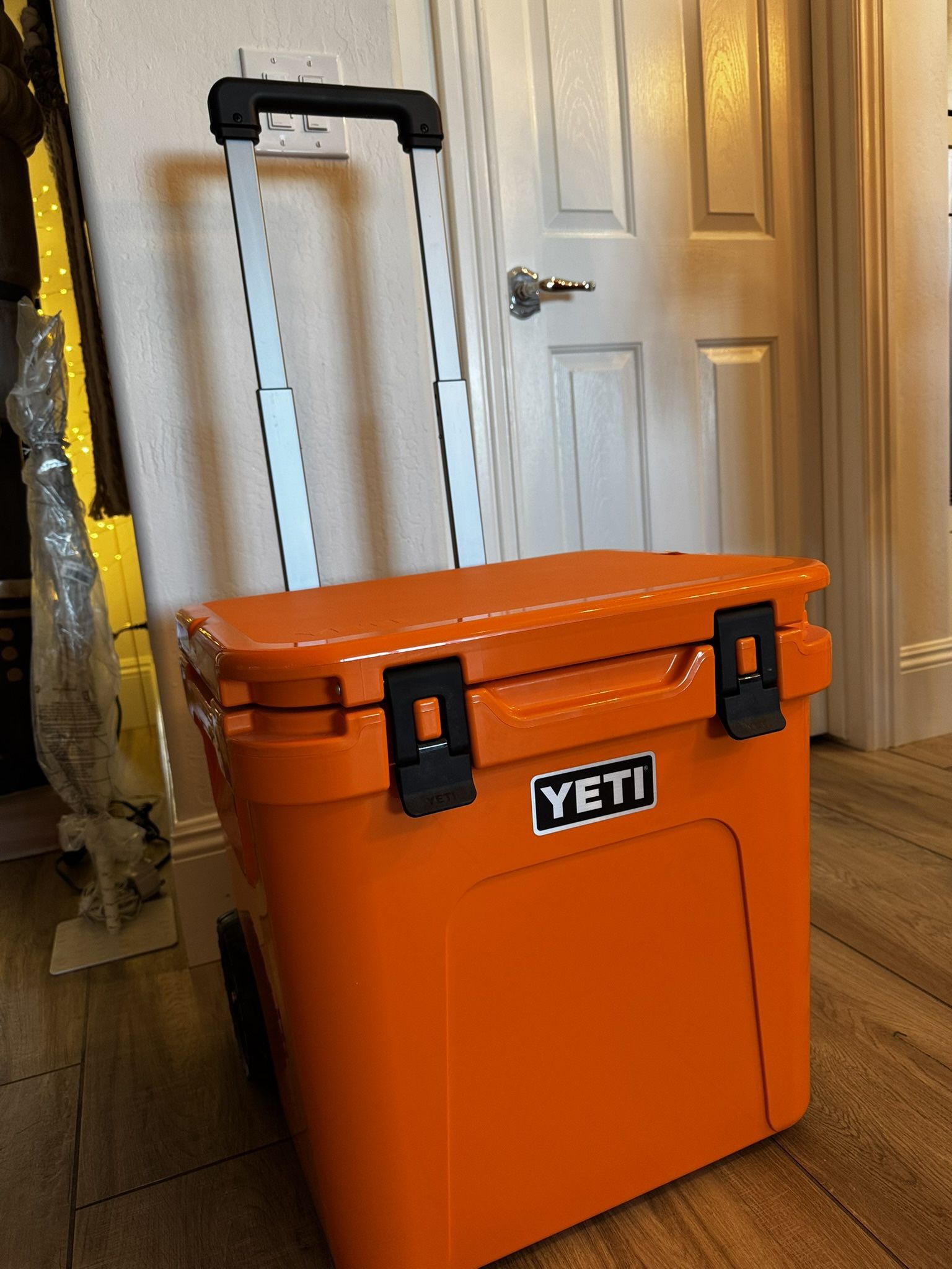 Yeti Roadie 48 (With All The Extras!) - King Crab Color - Brand New