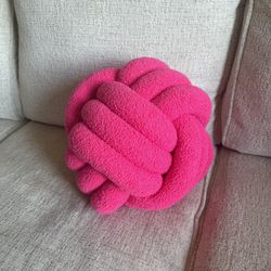 Knot Pillow Ball
