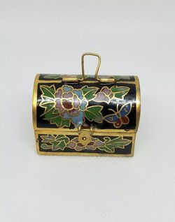 Cloisonné treasure box with thimble