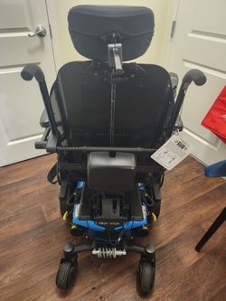 Quantum J4 Power Chair