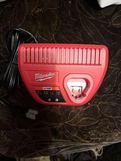 Milwaukee  m12   Charger  new