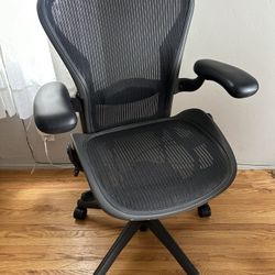 Herman Miller Aeron B Size Fully Loaded In Great Condition
