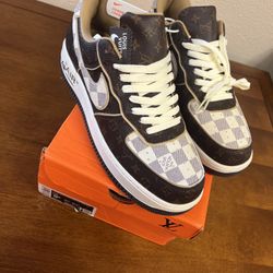 Men's 9.5 Louis Vuitton x Nike Air Force 1 NWT @ Box