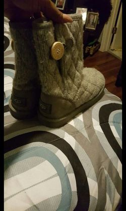 Uggs boot size 6 worn once