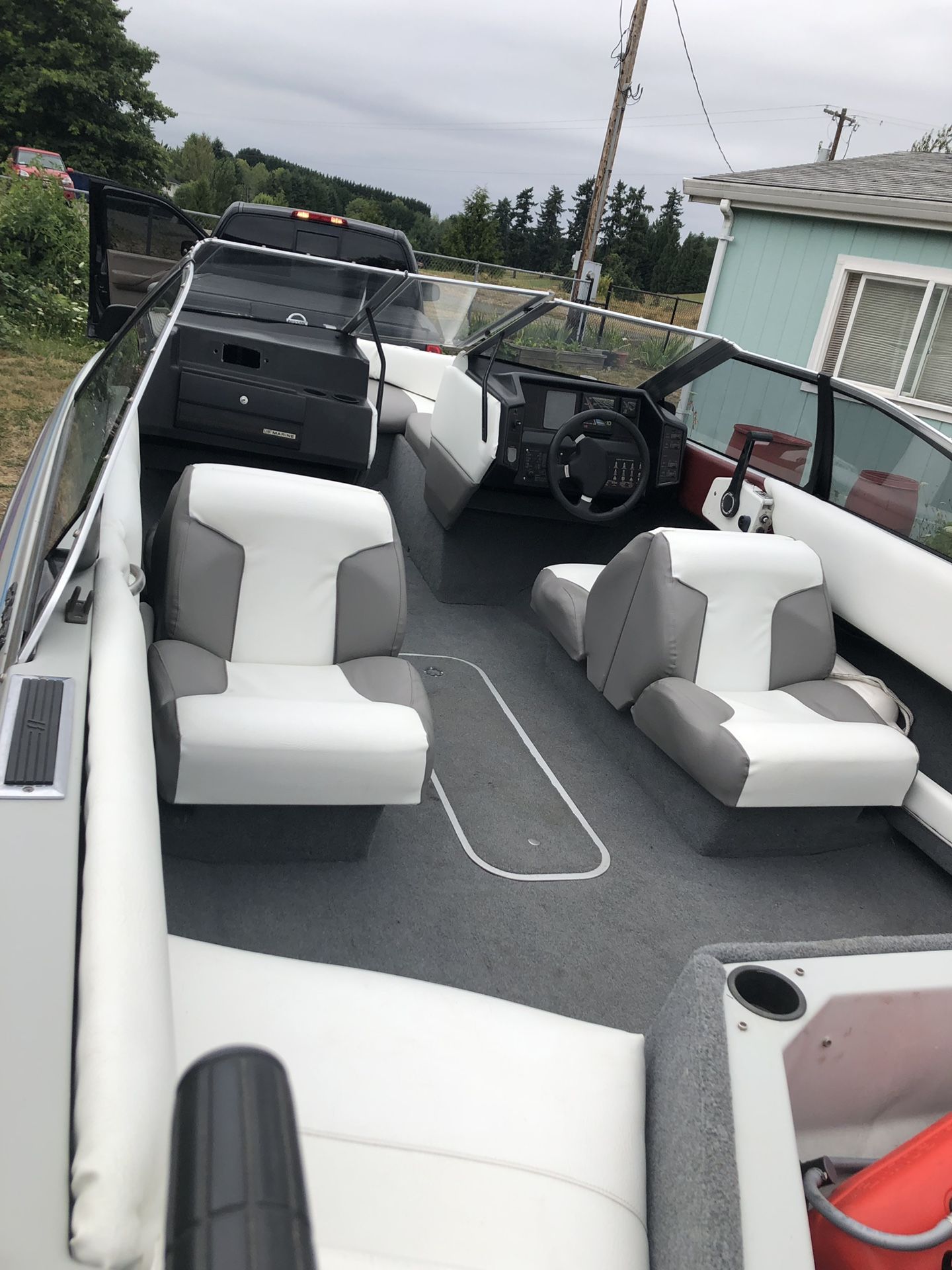 16ft Bayliner runabout new upholstery nice boat for Sale in Ridgefield