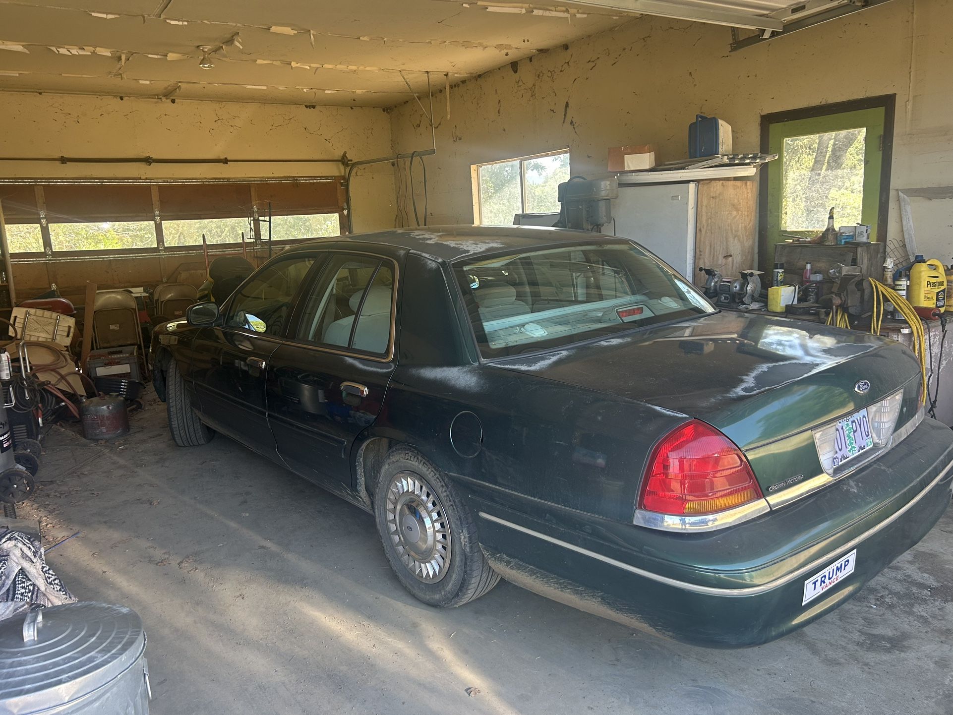 2000 Ford Crown Vic Oakland Oregon