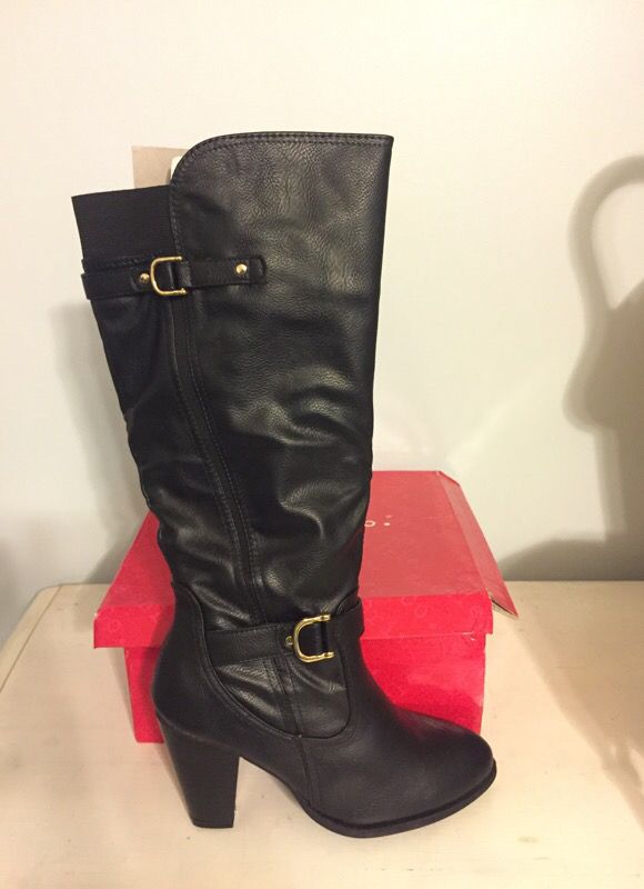 Boots - size 8 Black