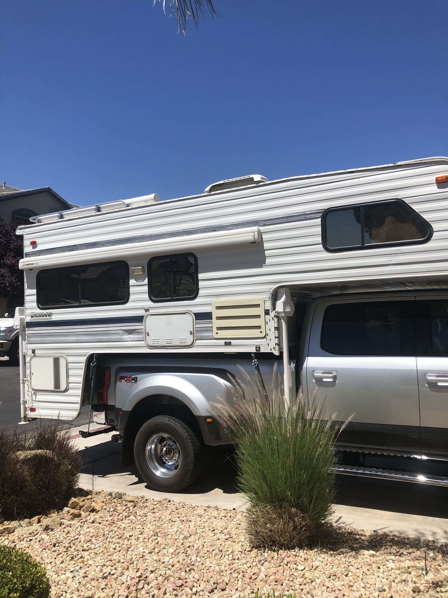 1995 Lance 945 slide in Truck Camper