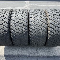 (4) 35x12.50R20 Maxxis Razr M/T Tires 