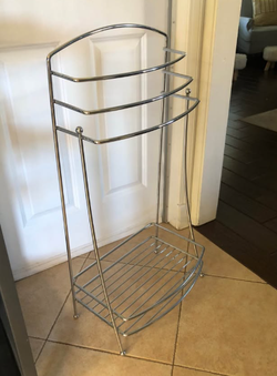 CHROME TOWEL RACK WITH BOTTOM SHELF